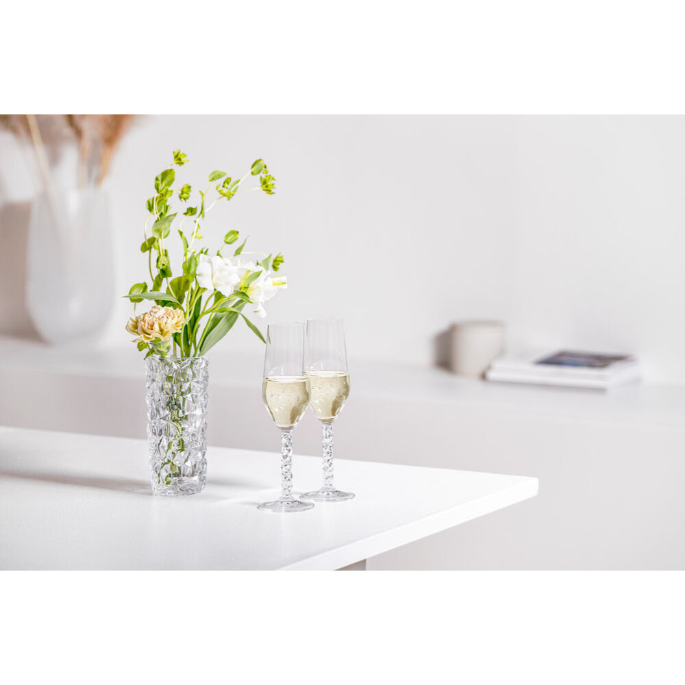6590100OR-LenaBergstrom-Carat_Champagne-Environment