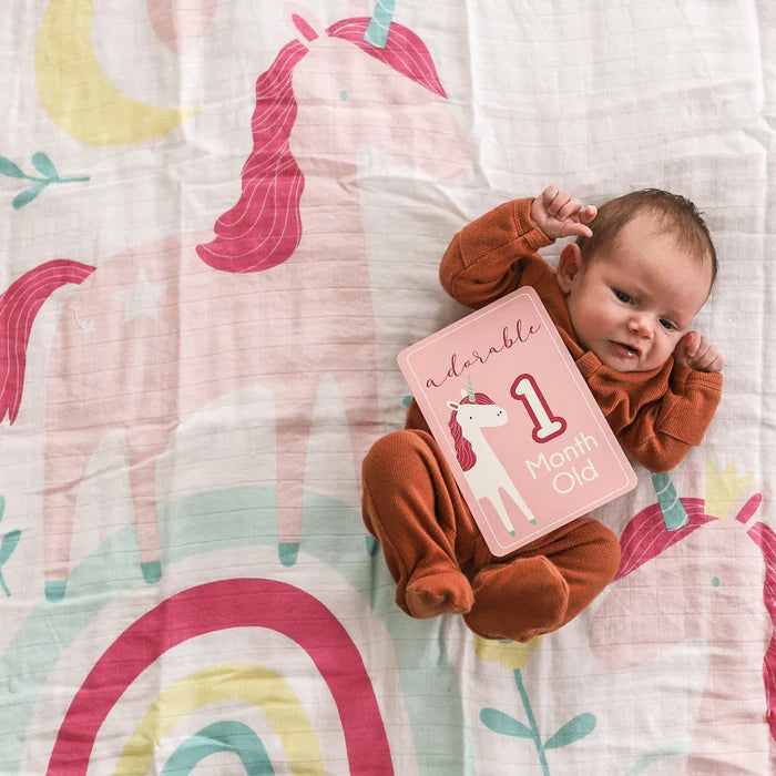 utopia-milestone-card-muslin-blanket-lifestyle-baby